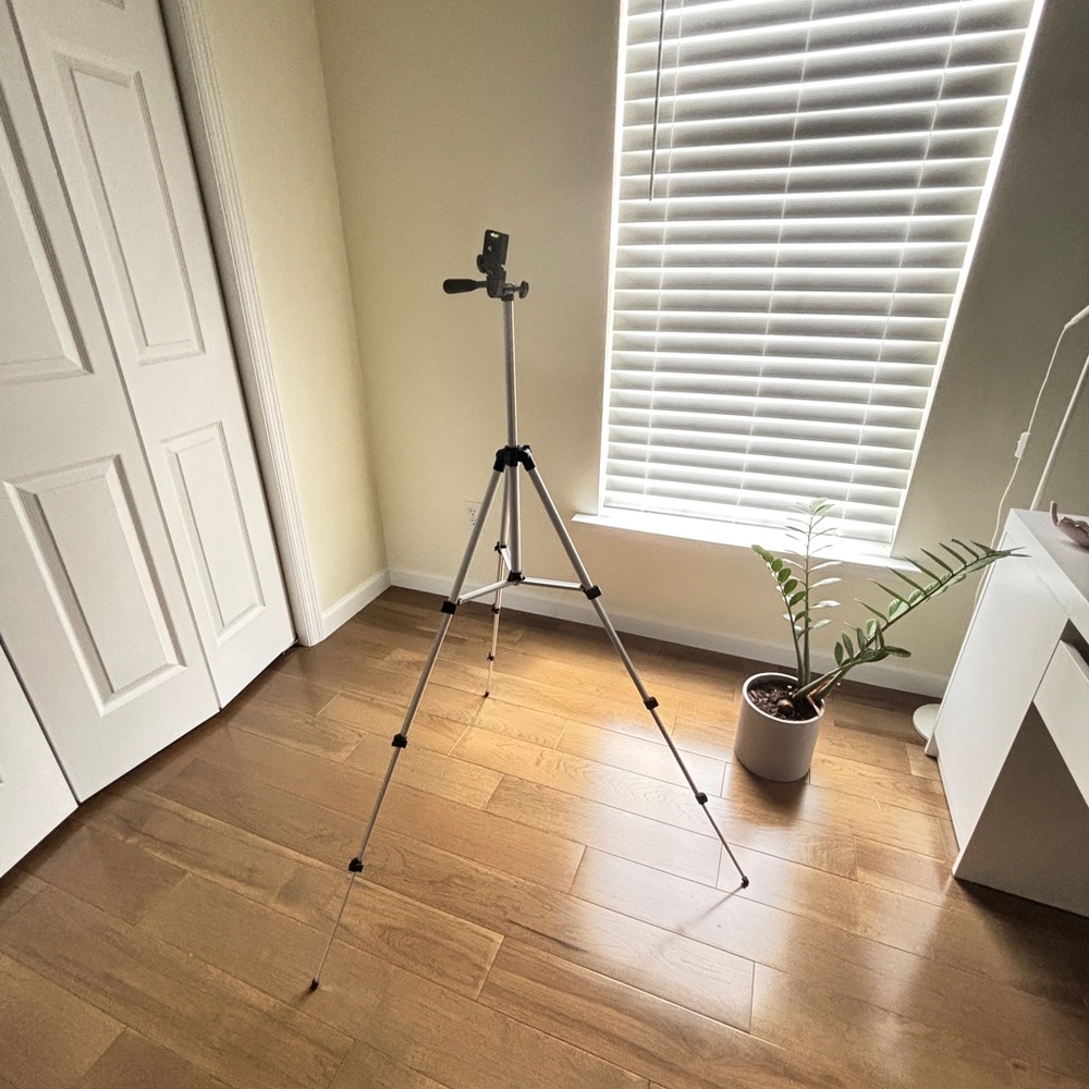 Professional Camera Adjustable Silver Tripod Stand